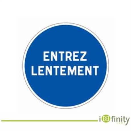 Blue circle reads Entrez lentement sign